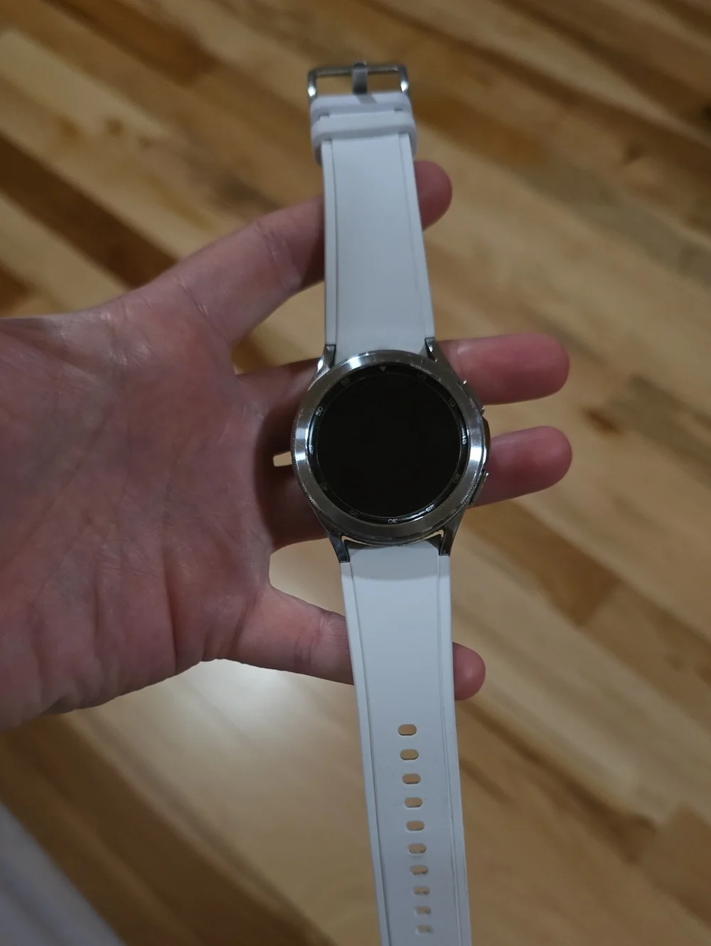 Galaxy Watch 4 Smartwatch with White Silicone Band and Silver Case